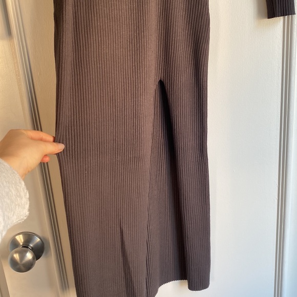 Aritzia knit turtleneck midi dress with slit - Picture 4 of 4